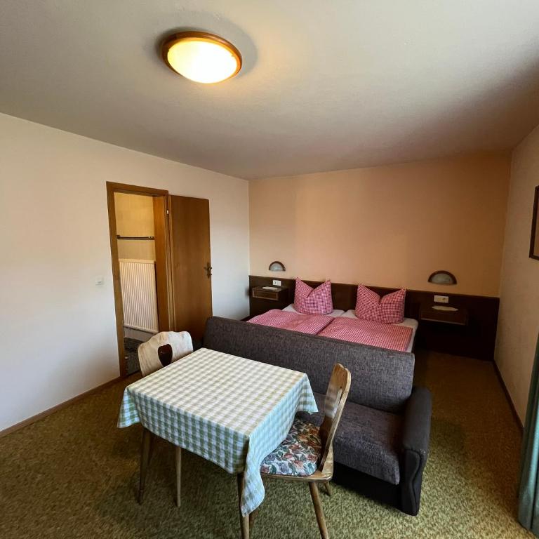 Gästehaus Reiter - Doppel-/Zweibettzimmer mit Seeblick - 2