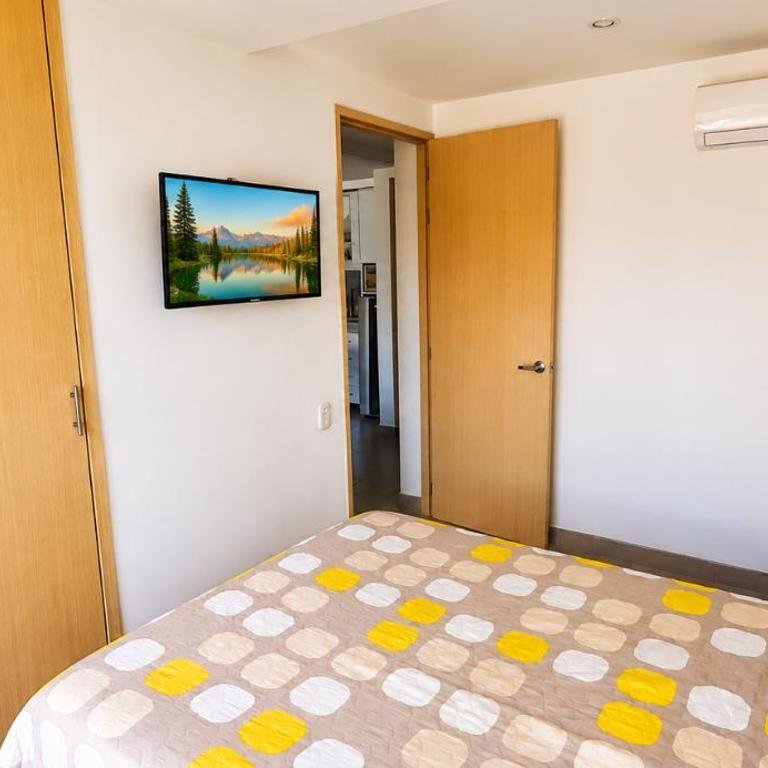 Mingle with the beautiful Paisas, Perfect location - Apartamento de 1 dormitorio - 2