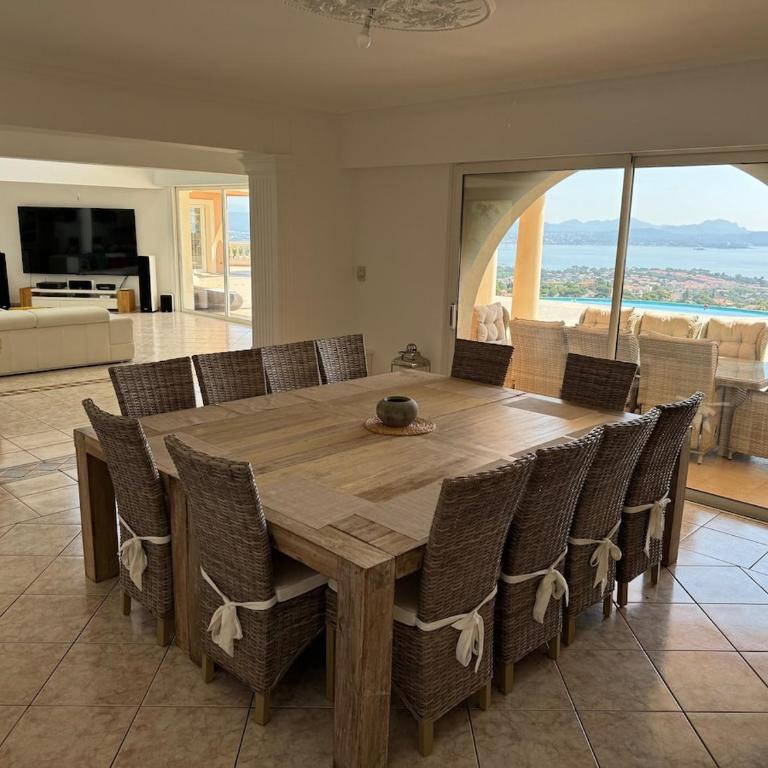 Villa de luxe entre Cannes et Saint-Tropez - Villa - Vue sur Mer - 2