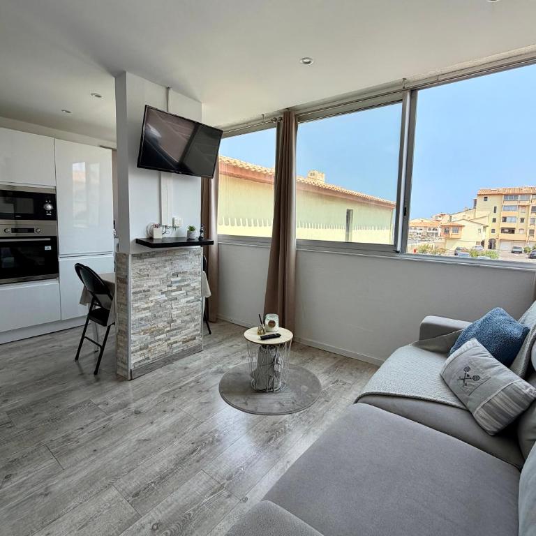 Cosy T2 climatisé sur le port à 5min de la mer parking privé linge de bain et de lit fournis - Apartment mit 1 Schlafzimmer - 3