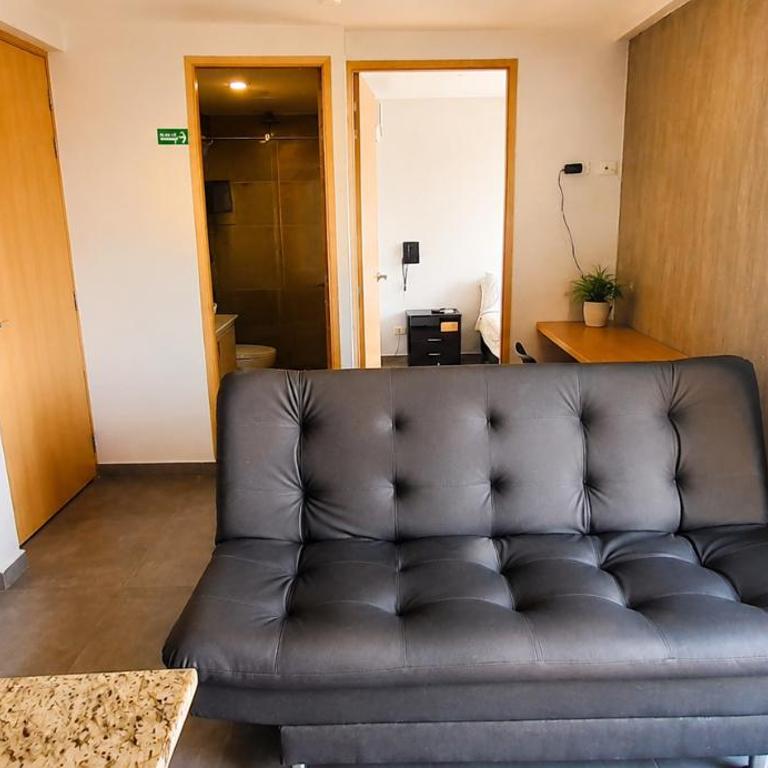 Cold AC-fast Wi-Fi-great location-Medellin fun - One-Bedroom Apartment - 9