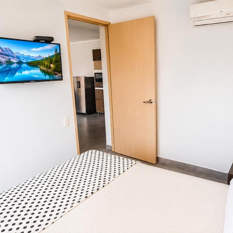 Cold AC-fast Wi-Fi-great location-Medellin fun - One-Bedroom Apartment - 7