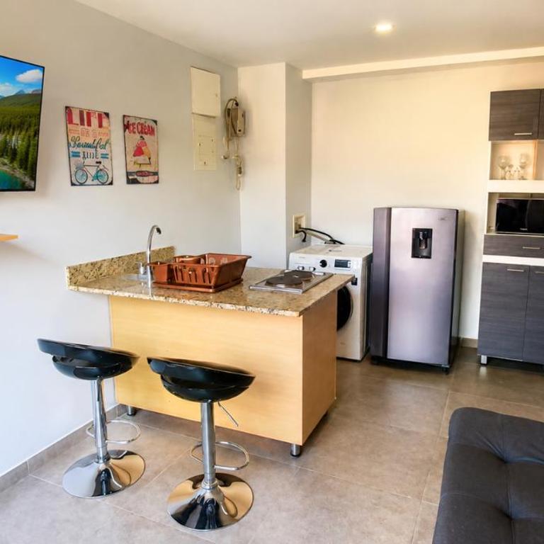Cold AC-fast Wi-Fi-great location-Medellin fun - One-Bedroom Apartment - 10