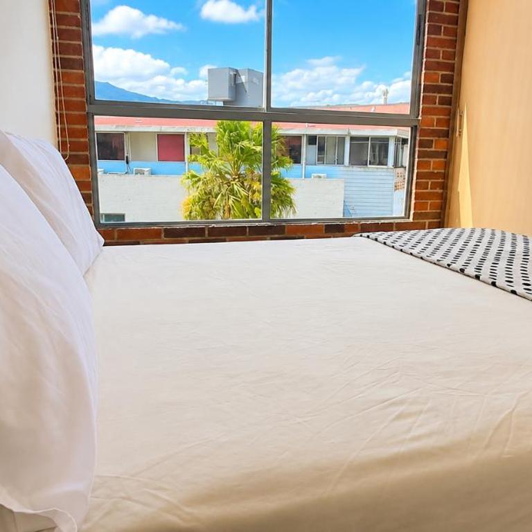 Cold AC-fast Wi-Fi-great location-Medellin fun - One-Bedroom Apartment - 16