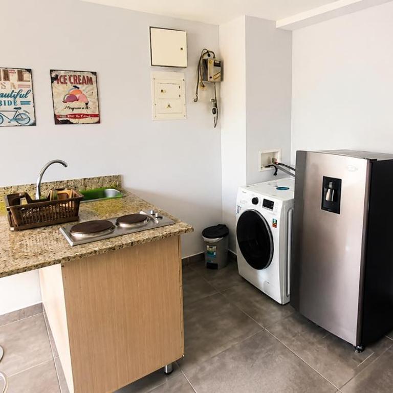 Cold AC-fast Wi-Fi-great location-Medellin fun - One-Bedroom Apartment - 21