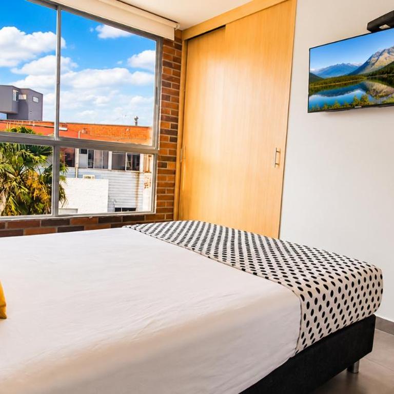 Cold AC-fast Wi-Fi-great location-Medellin fun - One-Bedroom Apartment - 1