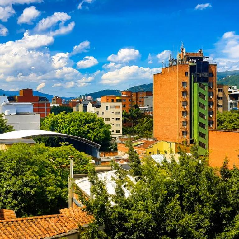 Cold AC-fast Wi-Fi-great location-Medellin fun - One-Bedroom Apartment - 19