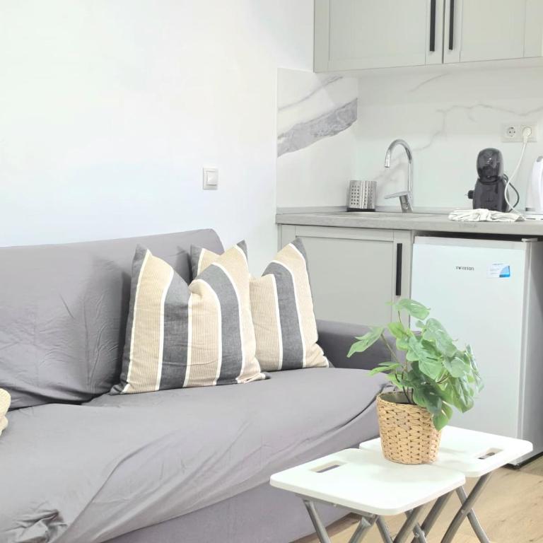 CENT7 - Central Studio with Seasonal Pool, AC and Lift - Torremolinos - Estudio - 11