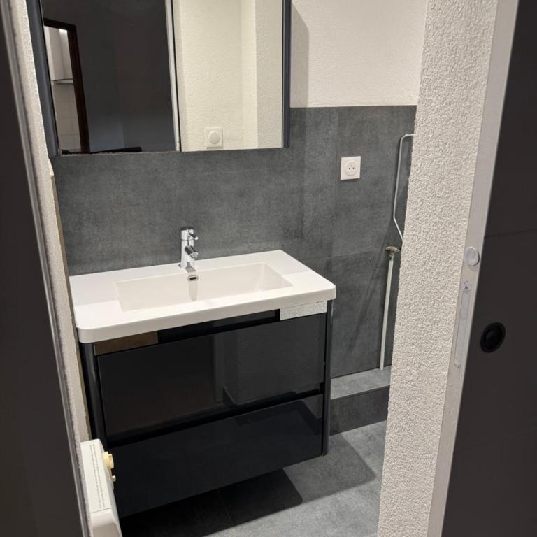 Bes Appart City - 40 m2, centre-ville, rénové - Appartement 2 Chambres - 11