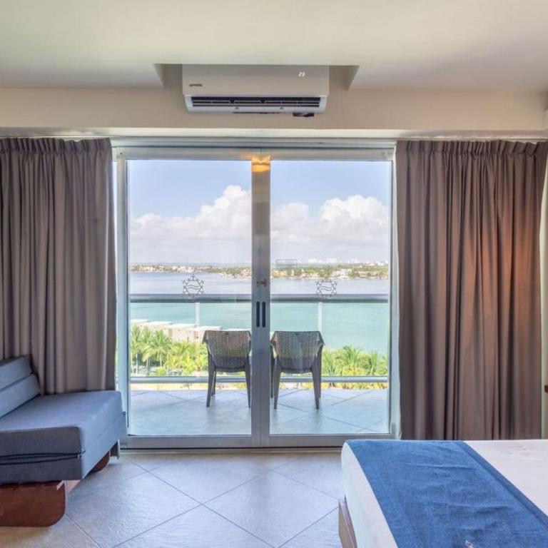 Ocean Dream Cancun by GuruHotel - Standard Room Lagoon View - 1 King Bed - 2