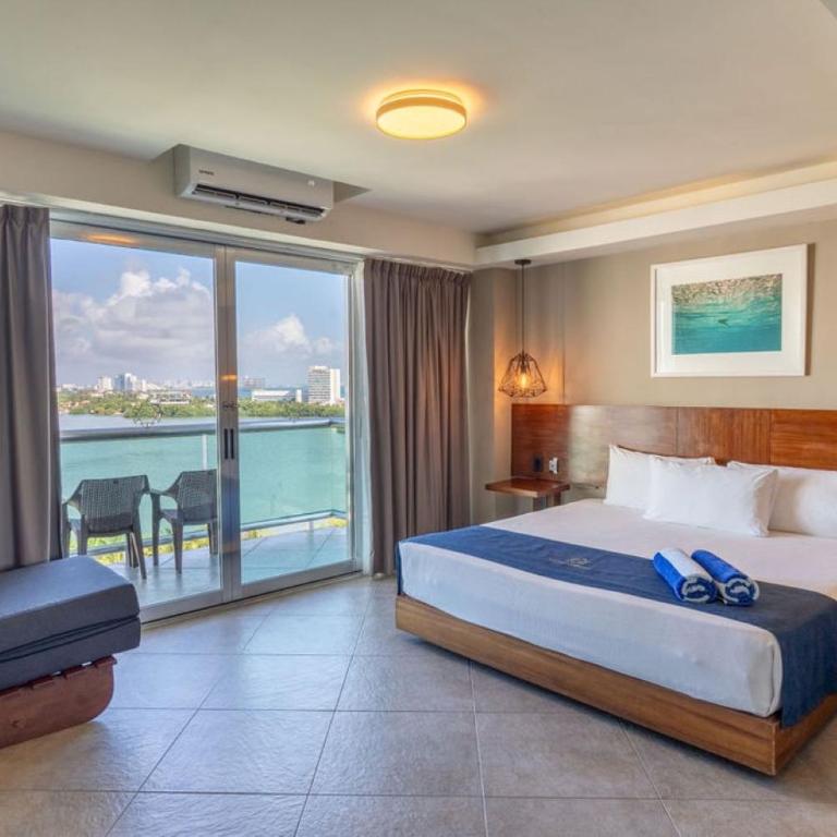 Ocean Dream Cancun by GuruHotel - Standard Room Lagoon View - 1 King Bed - 3