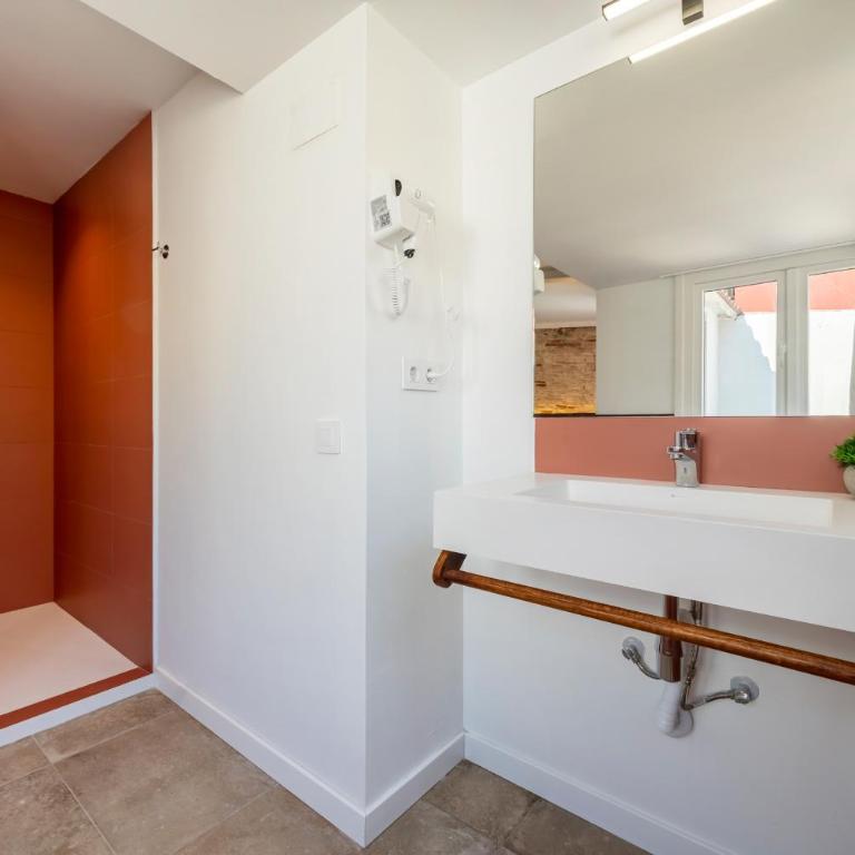 Atic Port Apartsuite con bañera y terraza Adults Only - Apartamento de 1 dormitorio - 5
