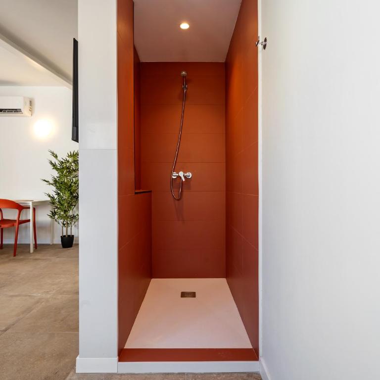 Atic Port Apartsuite con bañera y terraza Adults Only - Apartamento de 1 dormitorio - 9