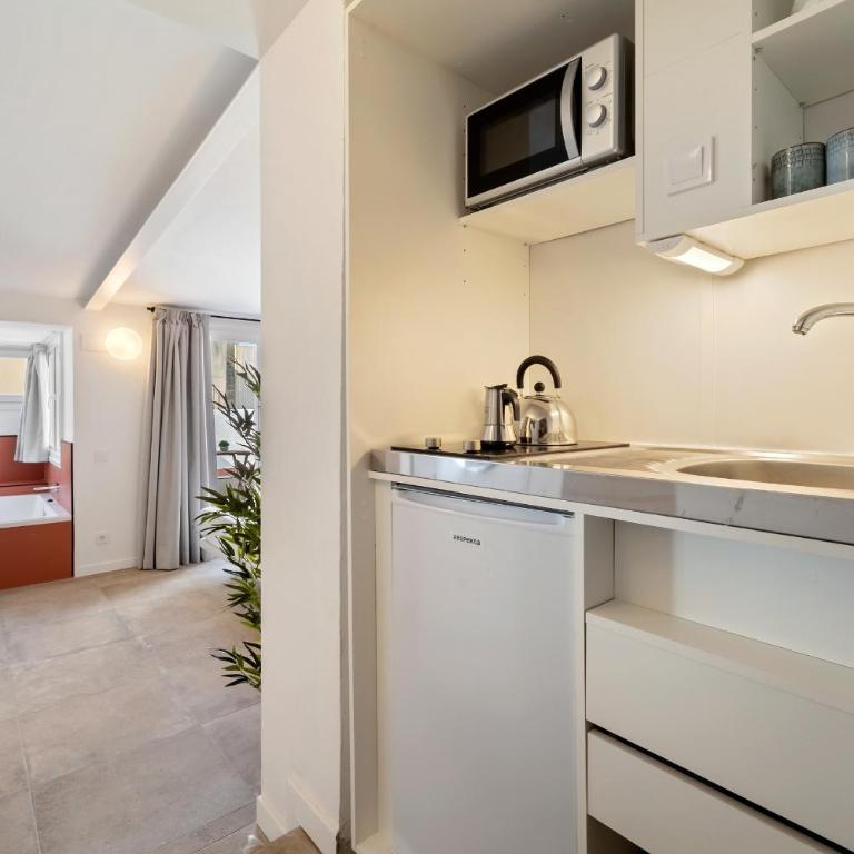 Atic Port Apartsuite con bañera y terraza Adults Only - Apartamento de 1 dormitorio - 7