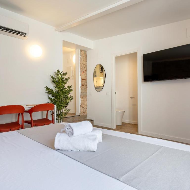 Atic Port Apartsuite con bañera y terraza Adults Only - Apartamento de 1 dormitorio - 2