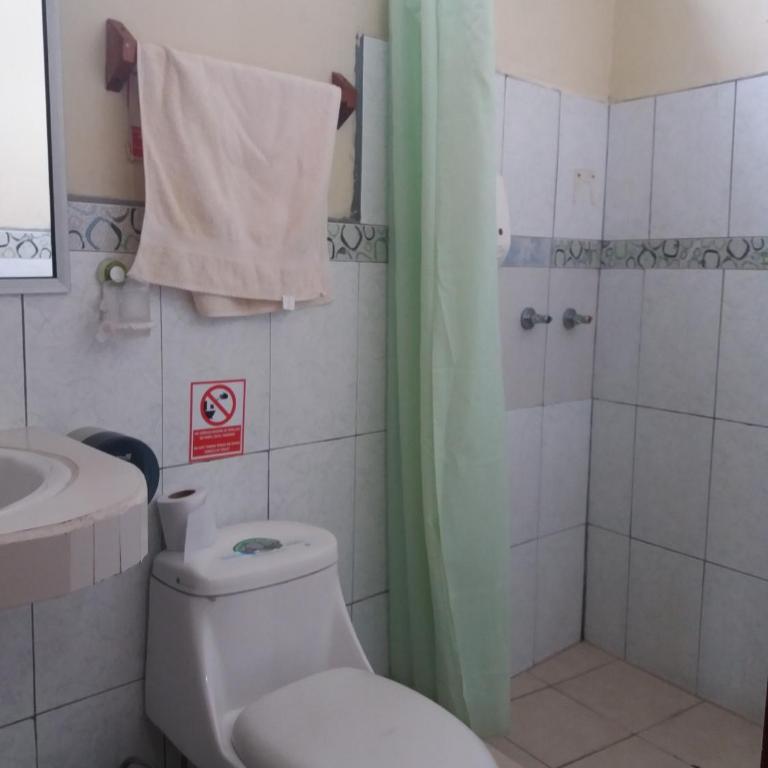 Hostal Miconia - Habitación Familiar con ducha - 9