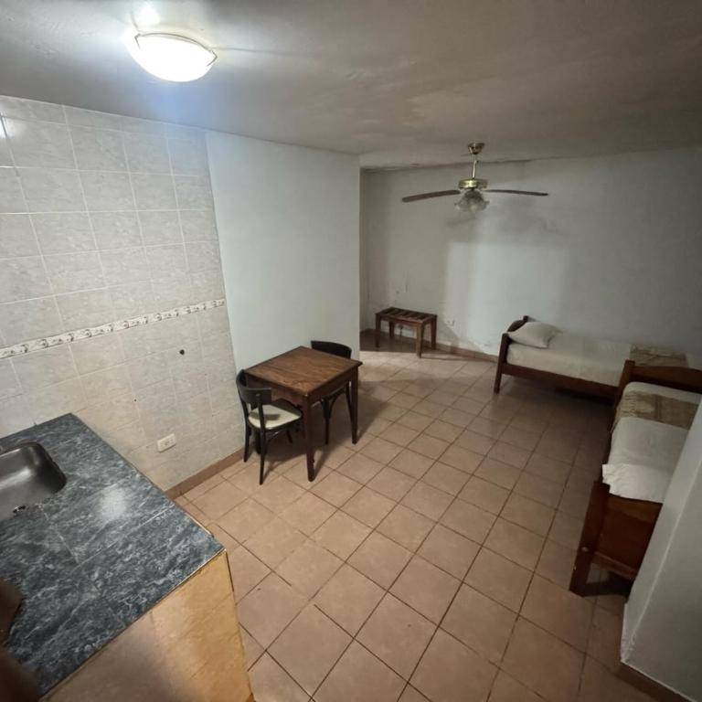 Borus Hostel - Habitación Cuádruple Clásica - 4