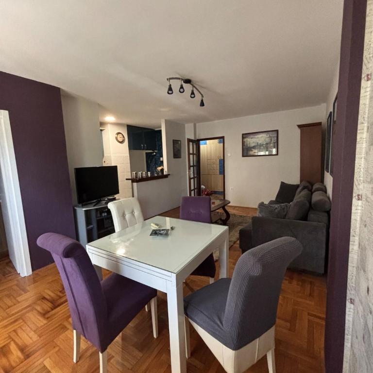 Two-bedroom apartment in the Duvaniste neighborhood, Niš - Apartman - 1