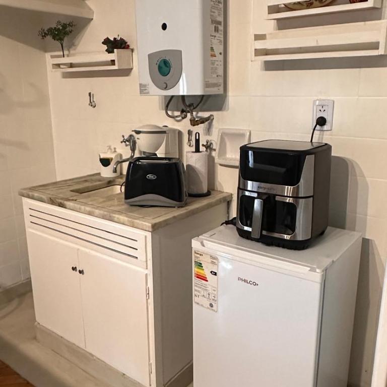 Monoambiente muy luminoso 2 cuadras Plaza de Mayo. - Apartamento de 1 dormitorio - 24