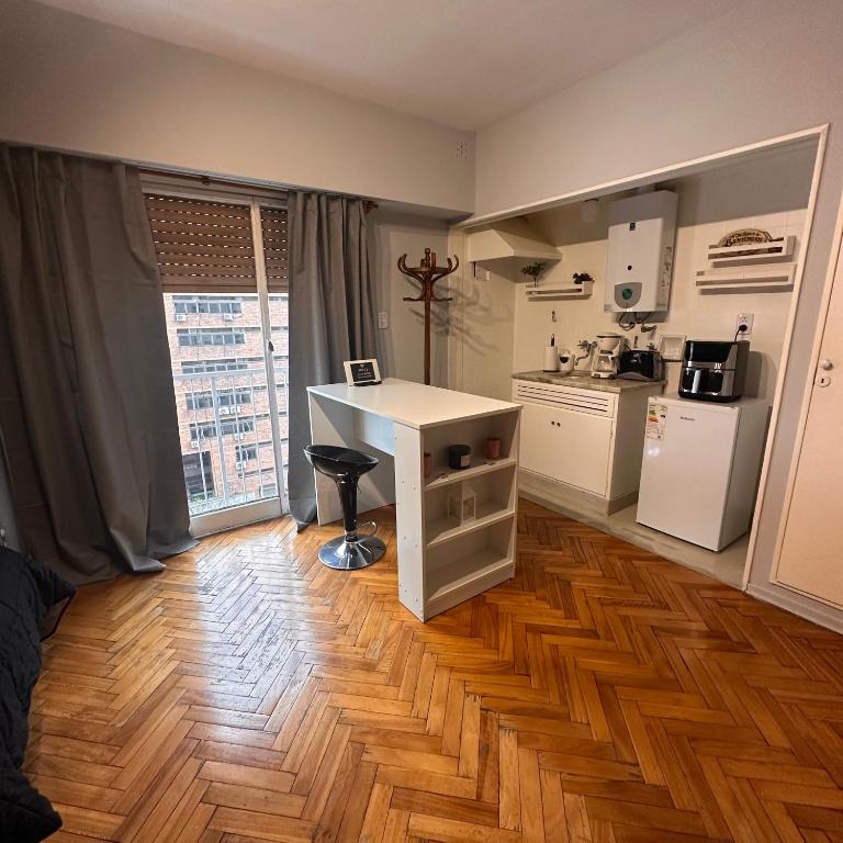 Monoambiente muy luminoso 2 cuadras Plaza de Mayo. - Apartamento de 1 dormitorio - 25
