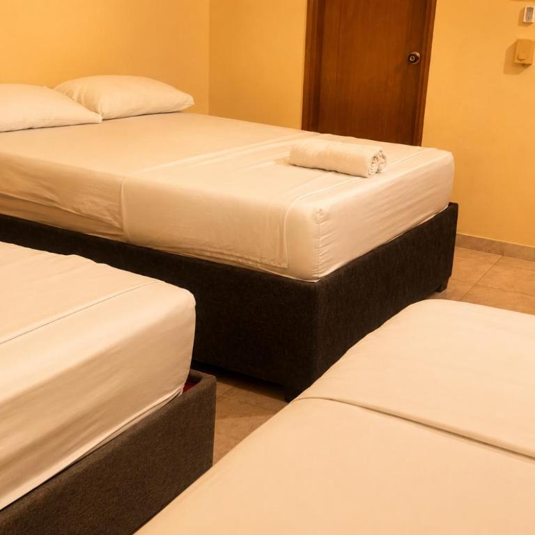 Hostal Cartagonova - Habitaciones privadas y amplias cerca a zonas turísticas - Family Room with Private Bathroom - 19