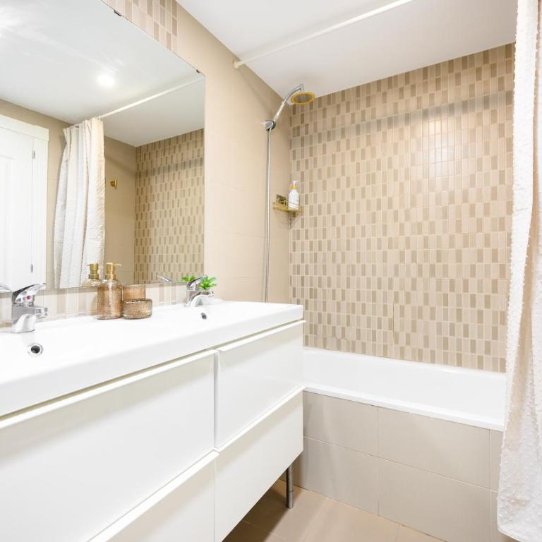 Teatinos Málaga Living 2 dormitorios Parking - Two-Bedroom Apartment - 3