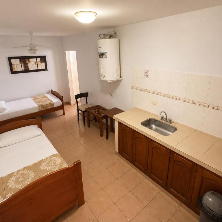 Borus Hostel - Habitación Cuádruple Clásica - 3