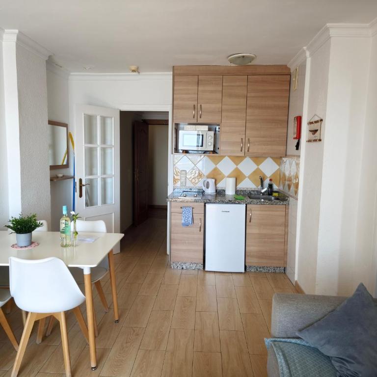 Apartamento Stella Maris en 1º Línea de playa con vistas Mar y AC en Fuengirola Boliches - Apartamento de 1 dormitorio - 5