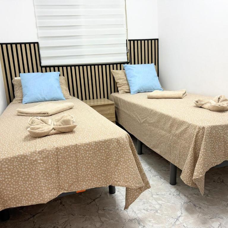 Live Like a Local - Central - Work & Winter Sun - Two-Bedroom Apartment with Balcony - 7