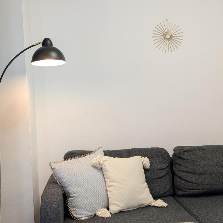 Live Like a Local - Central - Work & Winter Sun - Two-Bedroom Apartment with Balcony - 9