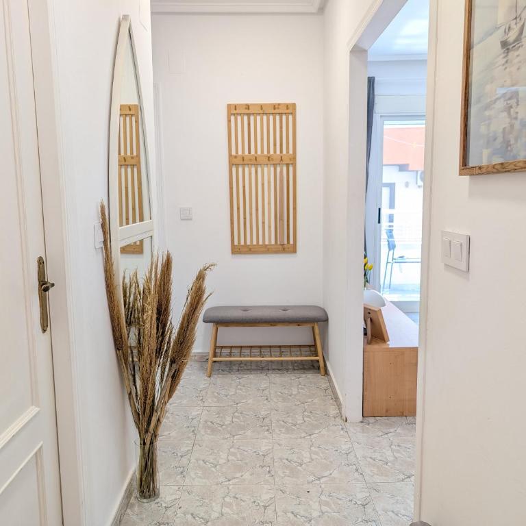 Live Like a Local - Central - Work & Winter Sun - Two-Bedroom Apartment with Balcony - 2