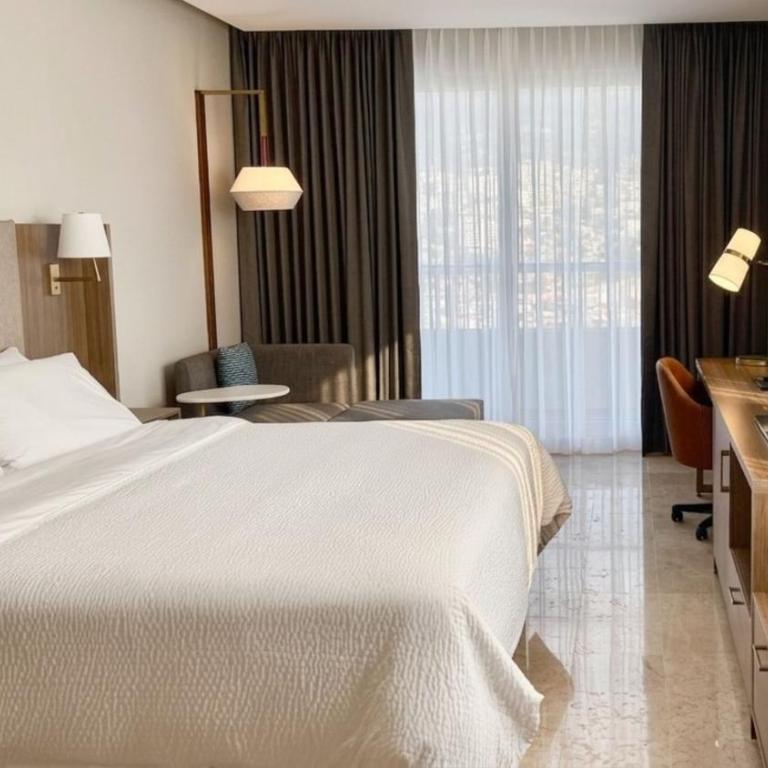 Holiday Inn Acapulco Amarea by IHG - Standard King Room with City View - Corner - Top Floor - 1