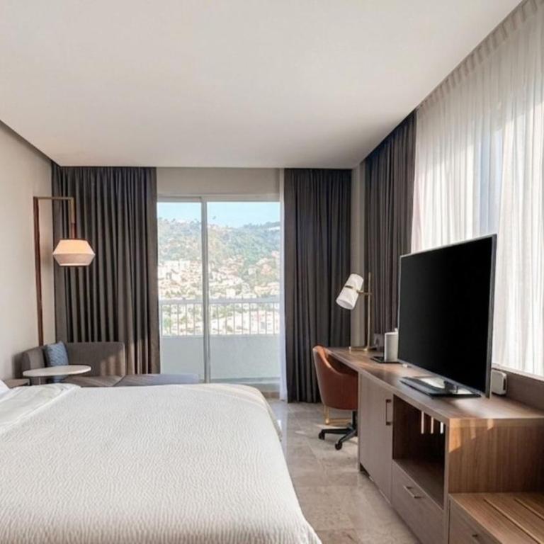 Holiday Inn Acapulco Amarea by IHG - Standard King Room with City View - Corner - Top Floor - 2