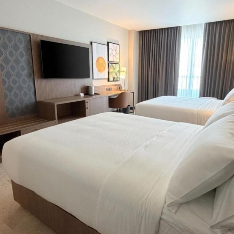 Holiday Inn Acapulco Amarea by IHG - Standard Queen Room with Two Queen Beds, Balcony and City View - 1