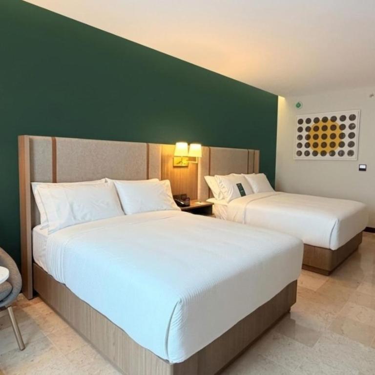 Holiday Inn Acapulco Amarea by IHG - Standard Queen Room with Two Queen Beds, Balcony and City View - 8