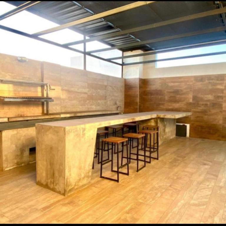 Amplio Dpto de 2 Dormitorios,Patio Privado con Pérgola & Ubicación Inigualable - Two-Room Apartment - 7