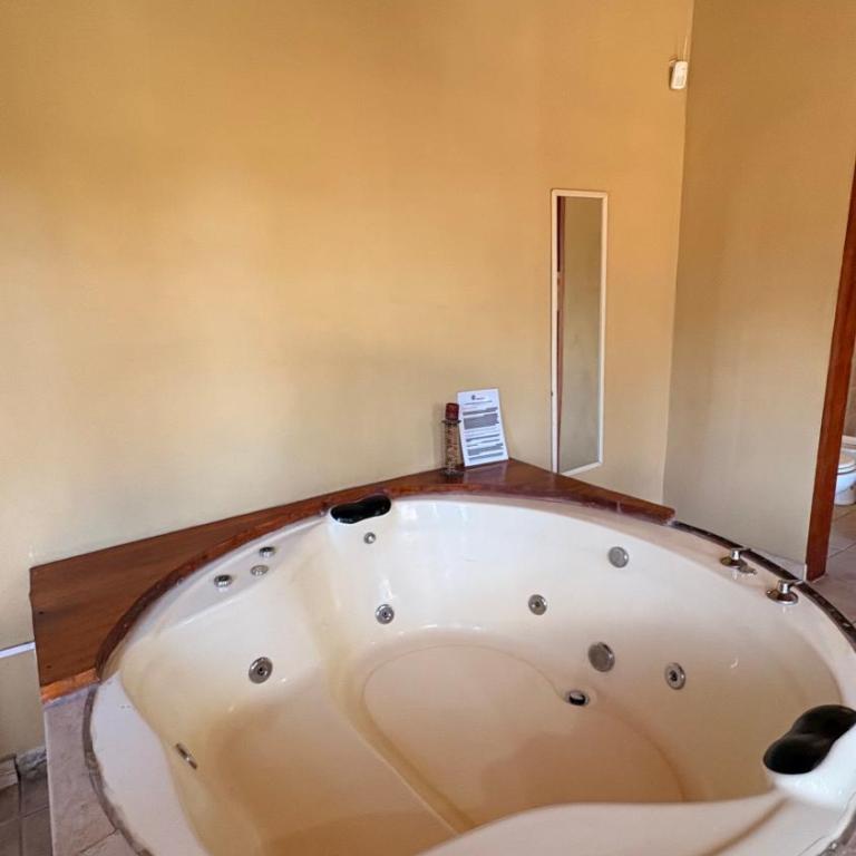 Complejo Inti Wara - frente al Río Los Reartes - Suite con bañera de hidromasaje - 3