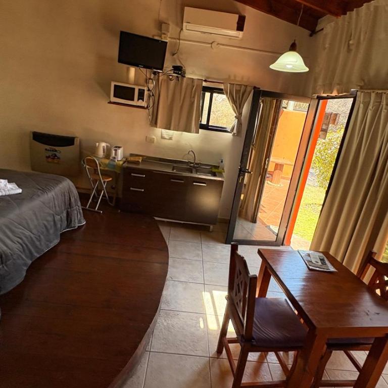 Complejo Inti Wara - frente al Río Los Reartes - Suite con bañera de hidromasaje - 8