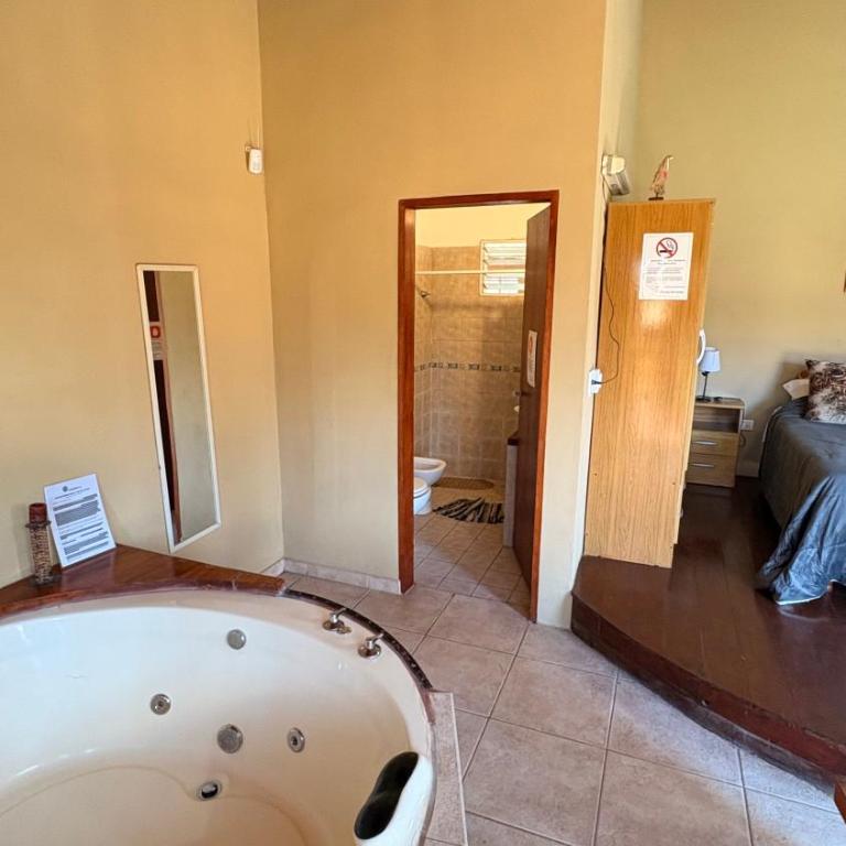 Complejo Inti Wara - frente al Río Los Reartes - Suite con bañera de hidromasaje - 10