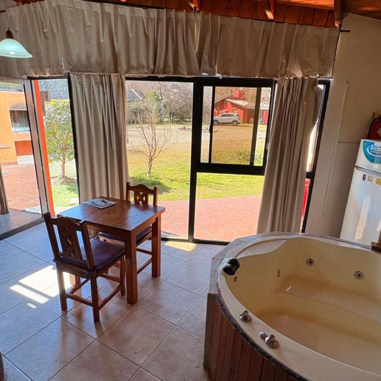Complejo Inti Wara - frente al Río Los Reartes - Suite con bañera de hidromasaje - 16