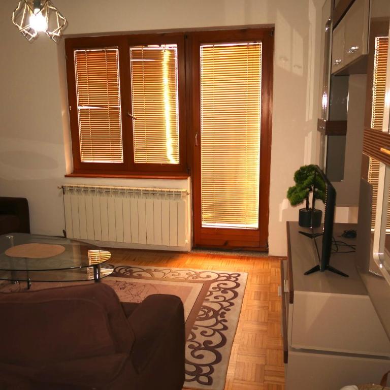 Apartmani Lejla - Dvokrevetna Soba sa Bračnim Krevetom/Zasebnim Krevetima i Terasom - 1