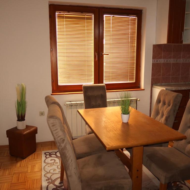 Apartmani Lejla - Dvokrevetna Soba sa Bračnim Krevetom/Zasebnim Krevetima i Terasom - 4