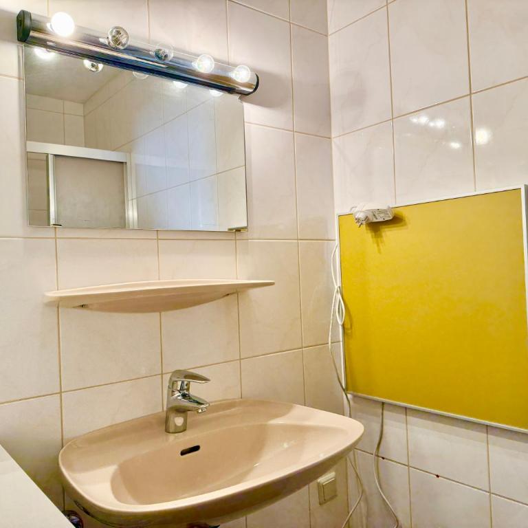 Apartment Karawankenblick with Lake View - Free Parking - Apartment mit 1 Schlafzimmer und Garten - 2