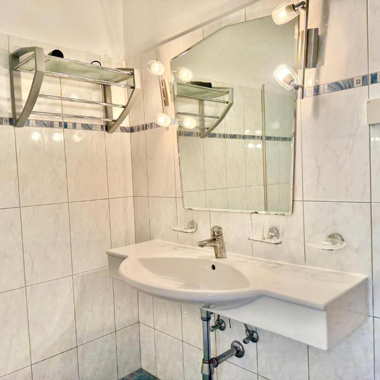 Apartment Karawankenblick with Lake View - Free Parking - Apartment mit 1 Schlafzimmer, Balkon und Meerblick - 5