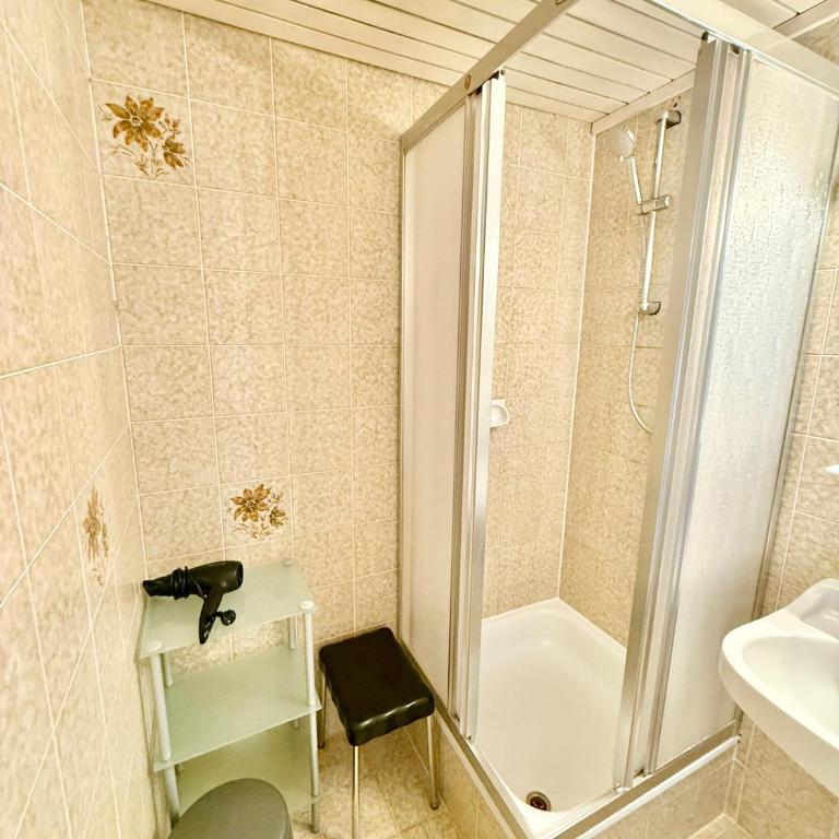 Apartment Karawankenblick with Lake View - Free Parking - Apartment mit 1 Schlafzimmer, Balkon und Meerblick - 2