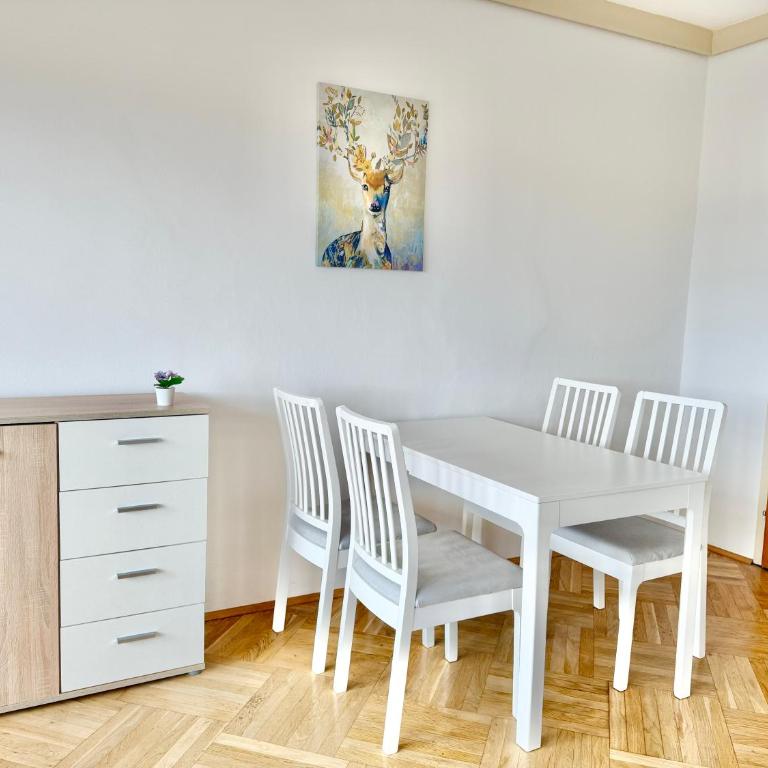 Apartment Karawankenblick with Lake View - Free Parking - Apartment mit 1 Schlafzimmer, Balkon und Meerblick - 10