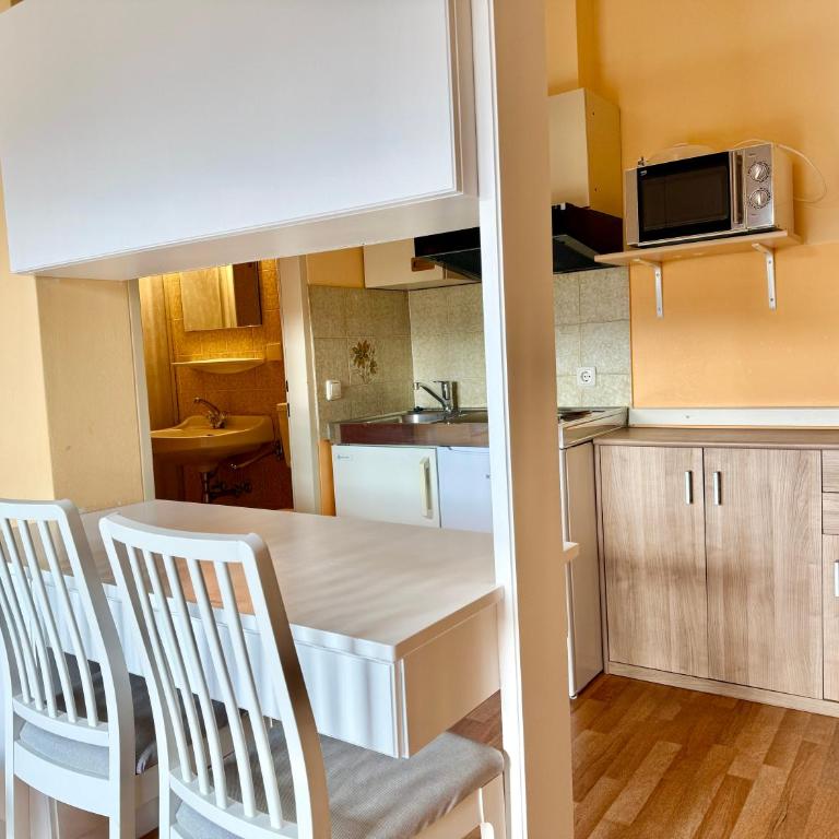 Apartment Karawankenblick with Lake View - Free Parking - Apartment mit 1 Schlafzimmer, Balkon und Meerblick - 4