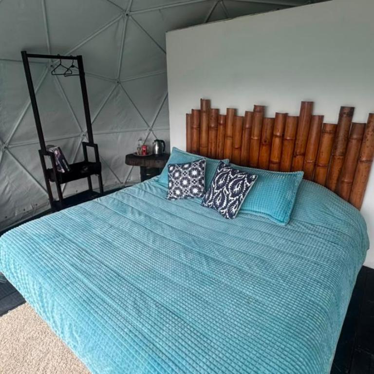 Glamping Store - Habitación con cama extragrande y vistas al lago - 5