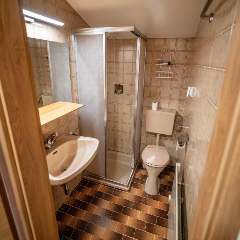 Spacious Group Accommodation in Saalfelden - Four-Bedroom Vacation Home - 23