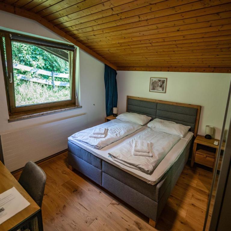 Spacious Group Accommodation in Saalfelden - Four-Bedroom Vacation Home - 8